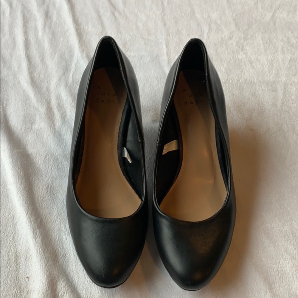 Women's Jinny Faux Leather Round Toe Heeled Pumps